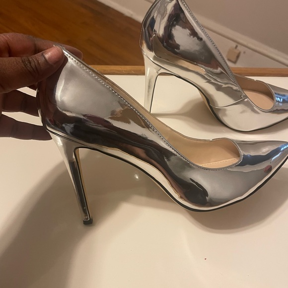 Nine West Silver Pumps - Picture 4 of 6